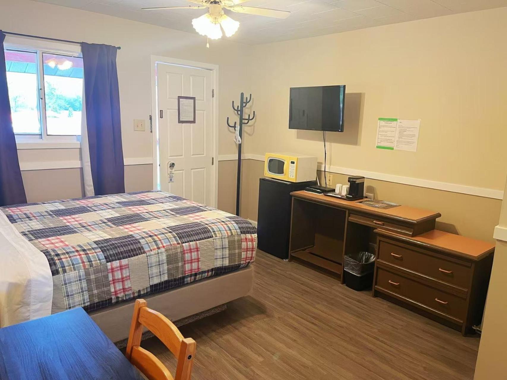 Rivermount Motel Little Fort Εξωτερικό φωτογραφία